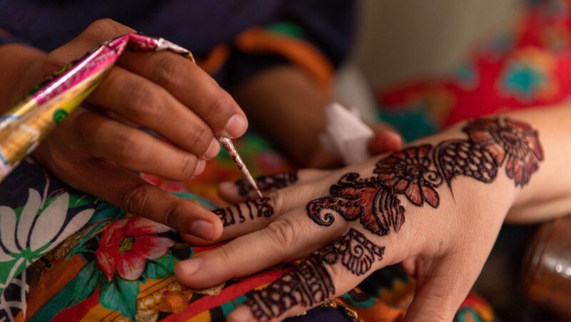 simple:zrgndj7ncki= mehndi