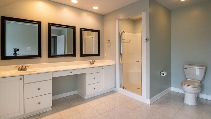 bathroom remodel tips, bathroom design ideas, successful bathroom renovation, bathroom renovation guide, bathroom interior design, bathroom remodel planning, small bathroom makeover, modern bathroom design, luxury bathroom remodel, bathroom upgrading tips